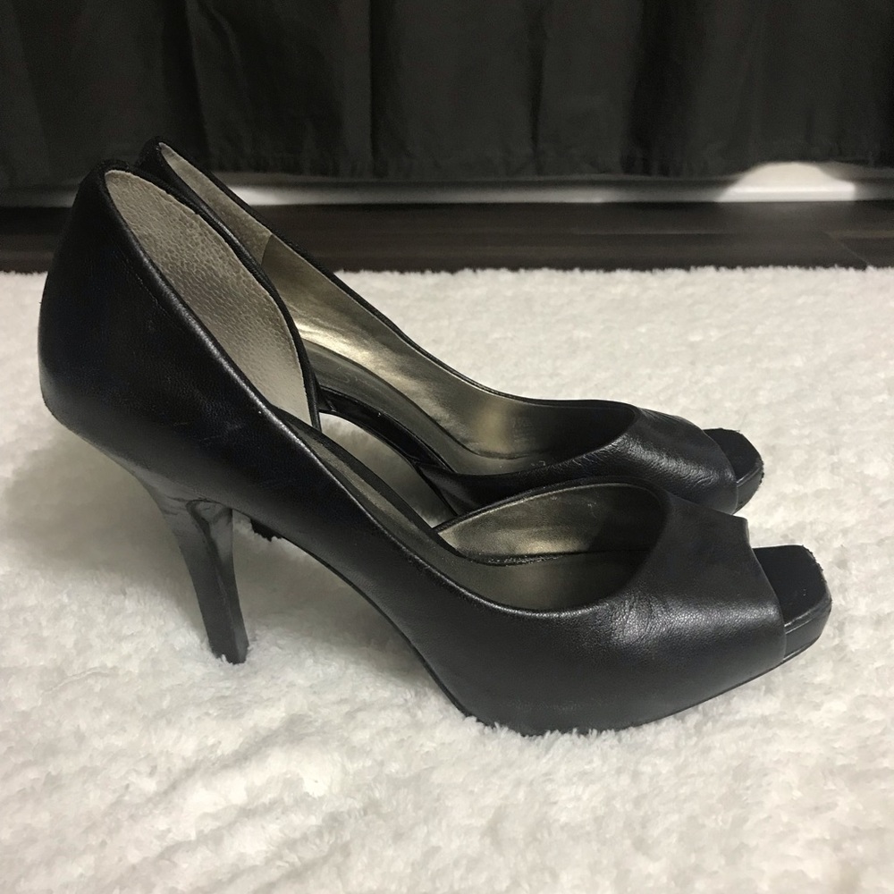 Jessica Simpson Black Open-Toe Pump